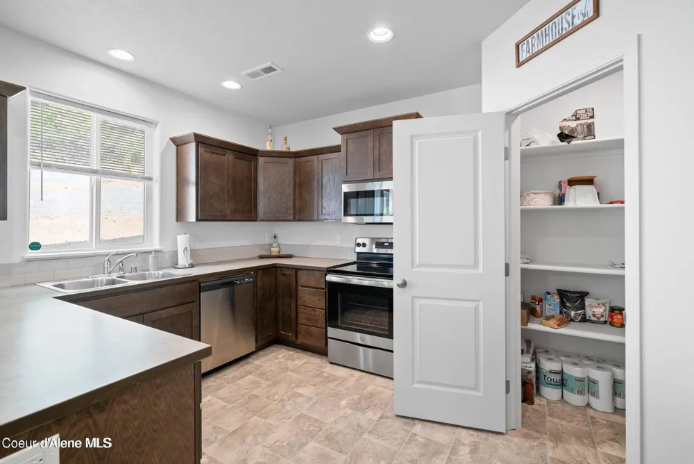 21714 S LAKEVIEW DRIVE Worley, ID 83876