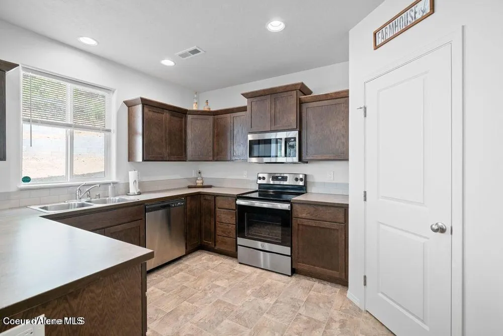 21714 S LAKEVIEW DRIVE Worley, ID 83876