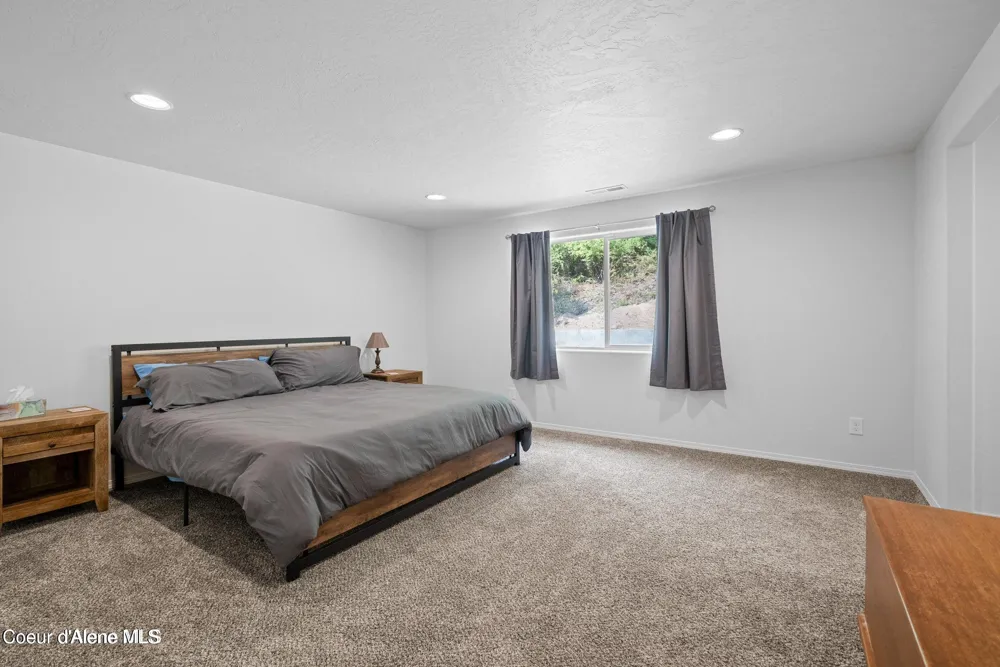 21714 S LAKEVIEW DRIVE Worley, ID 83876