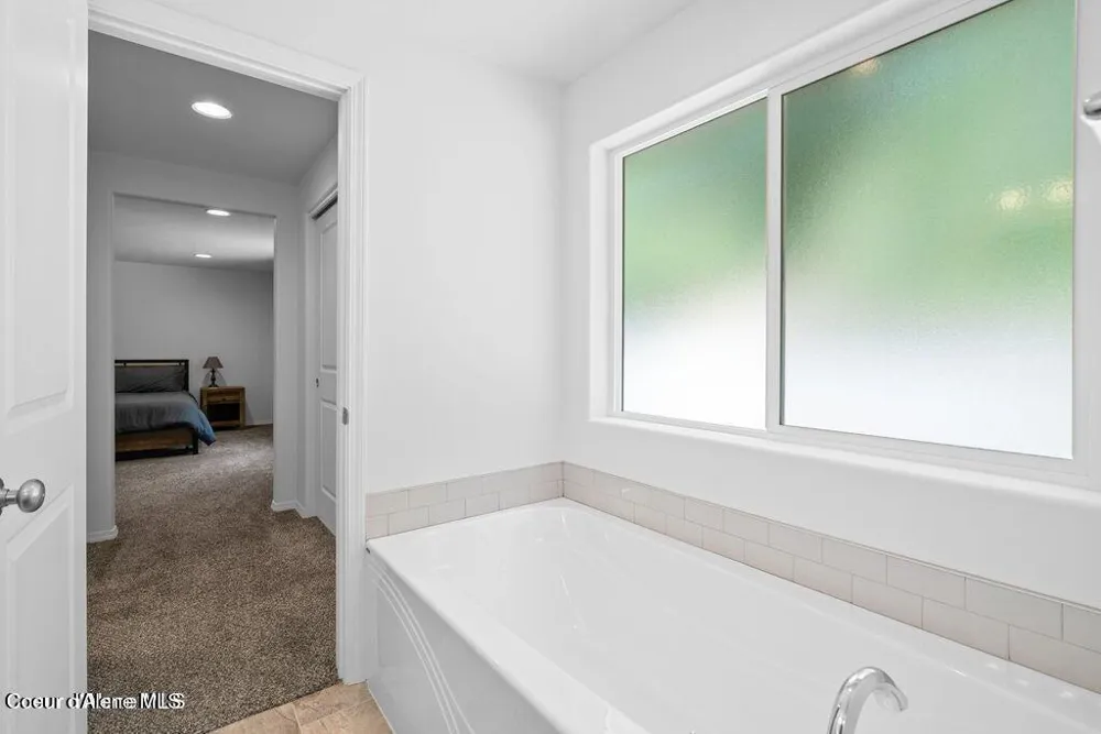 21714 S LAKEVIEW DRIVE Worley, ID 83876