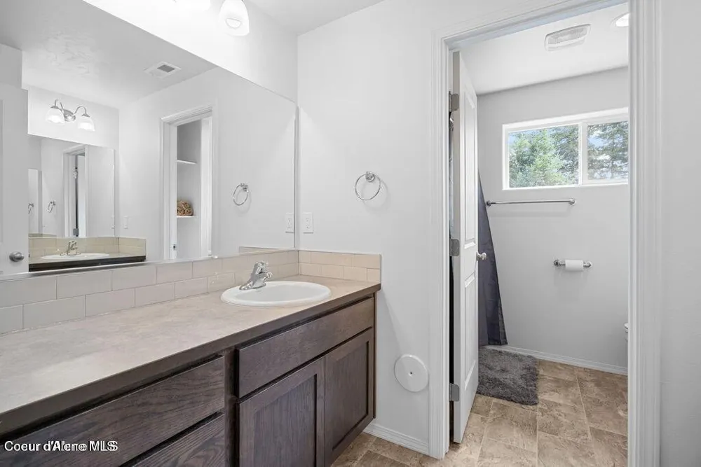 21714 S LAKEVIEW DRIVE Worley, ID 83876