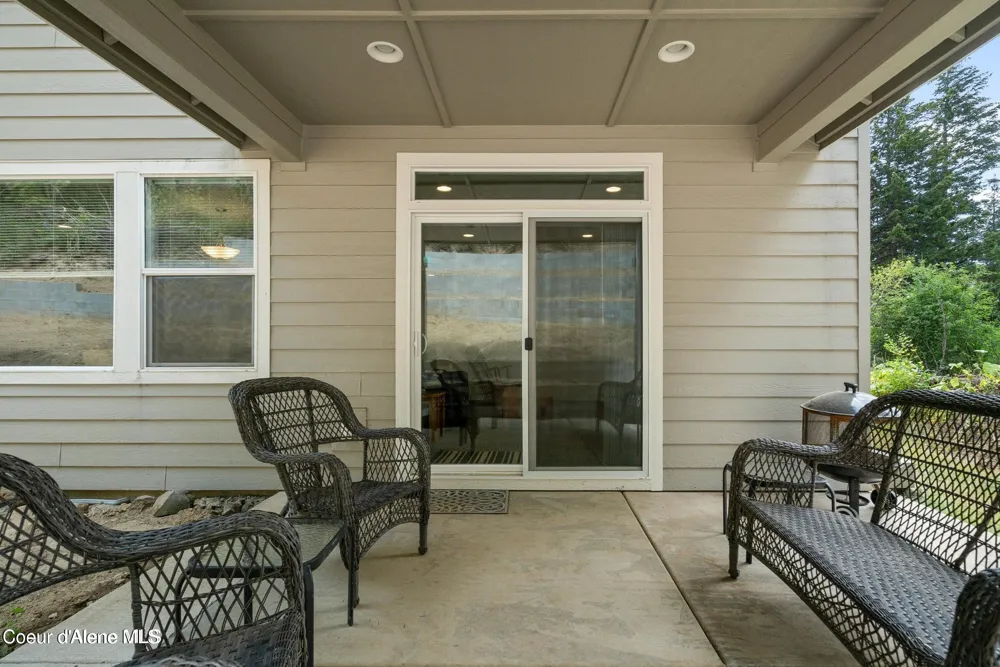 21714 S LAKEVIEW DRIVE Worley, ID 83876