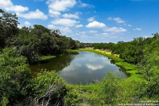 000 Fm 1303 Floresville, TX 78114
