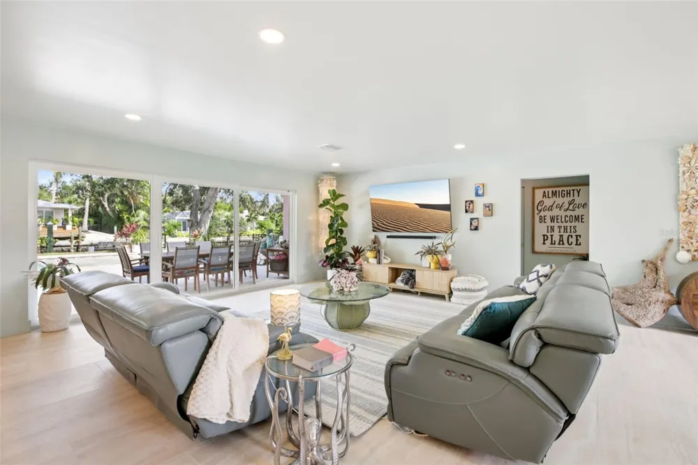 613 BUTTONWOOD DRIVE Longboat Key, FL 34228