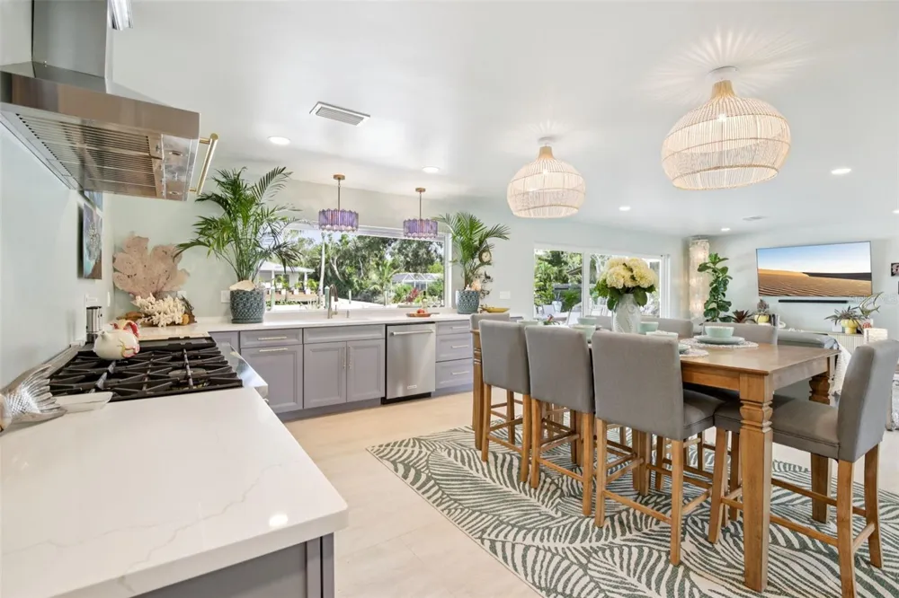 613 BUTTONWOOD DRIVE Longboat Key, FL 34228