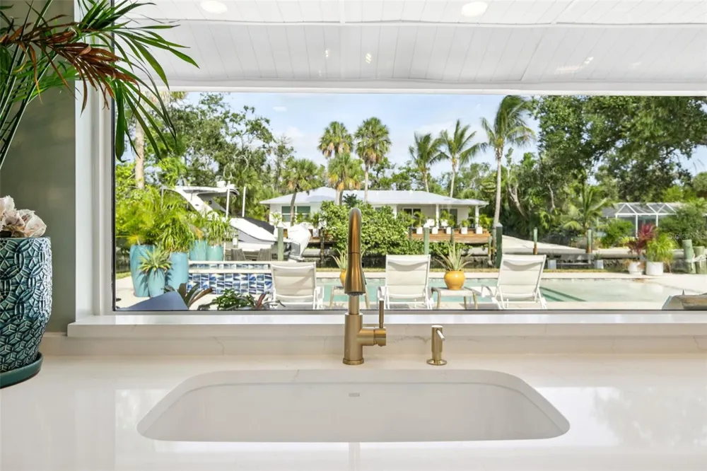 613 BUTTONWOOD DRIVE Longboat Key, FL 34228