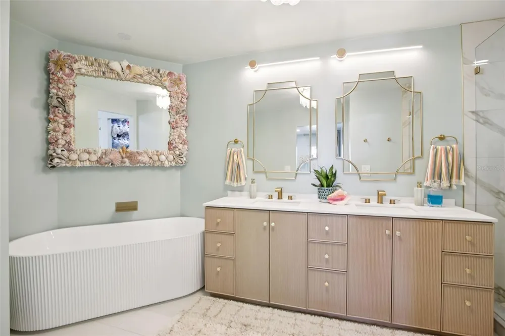 613 BUTTONWOOD DRIVE Longboat Key, FL 34228