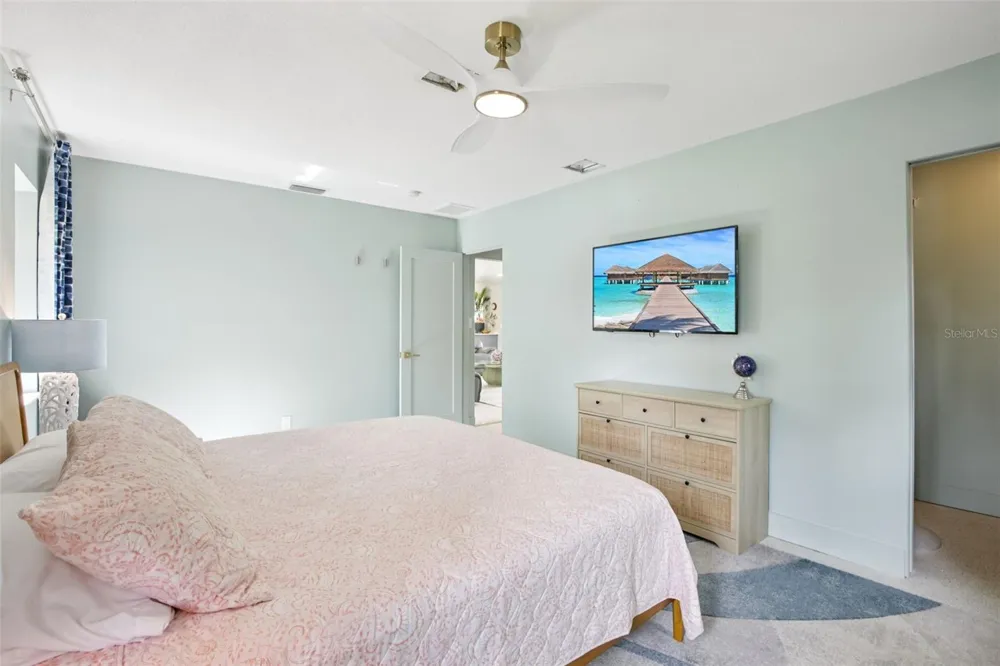 613 BUTTONWOOD DRIVE Longboat Key, FL 34228
