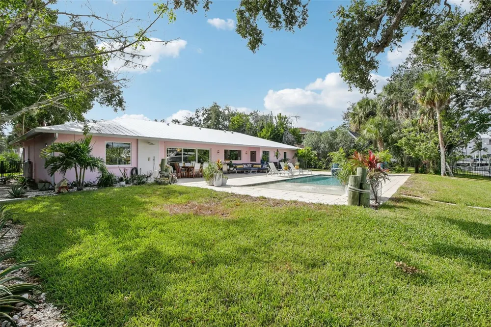 613 BUTTONWOOD DRIVE Longboat Key, FL 34228