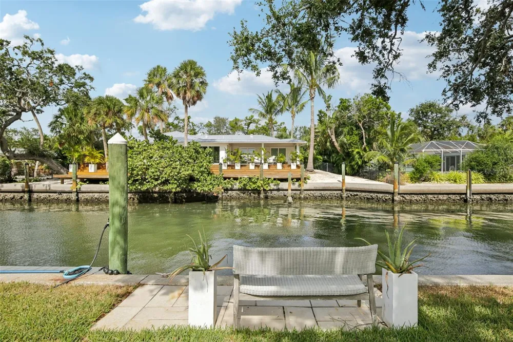 613 BUTTONWOOD DRIVE Longboat Key, FL 34228