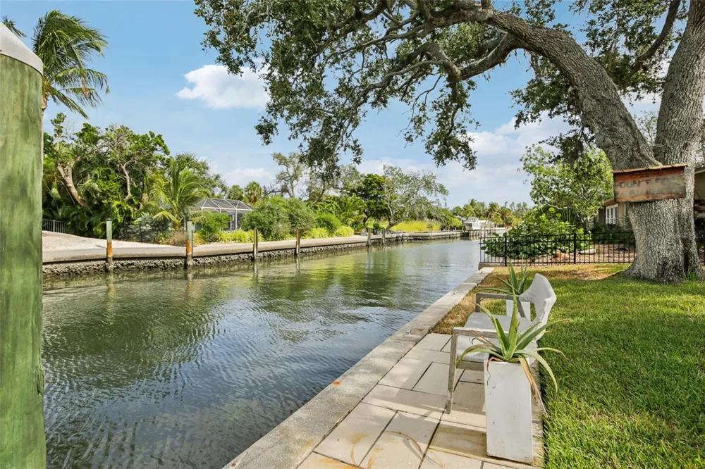 613 BUTTONWOOD DRIVE Longboat Key, FL 34228