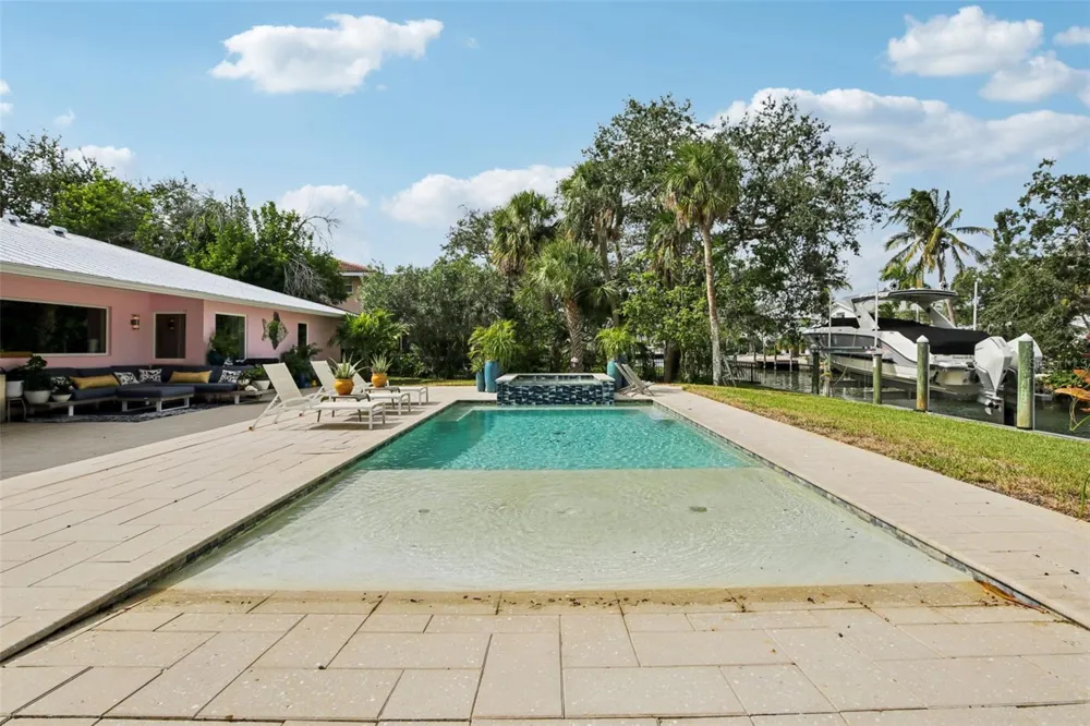 613 BUTTONWOOD DRIVE Longboat Key, FL 34228