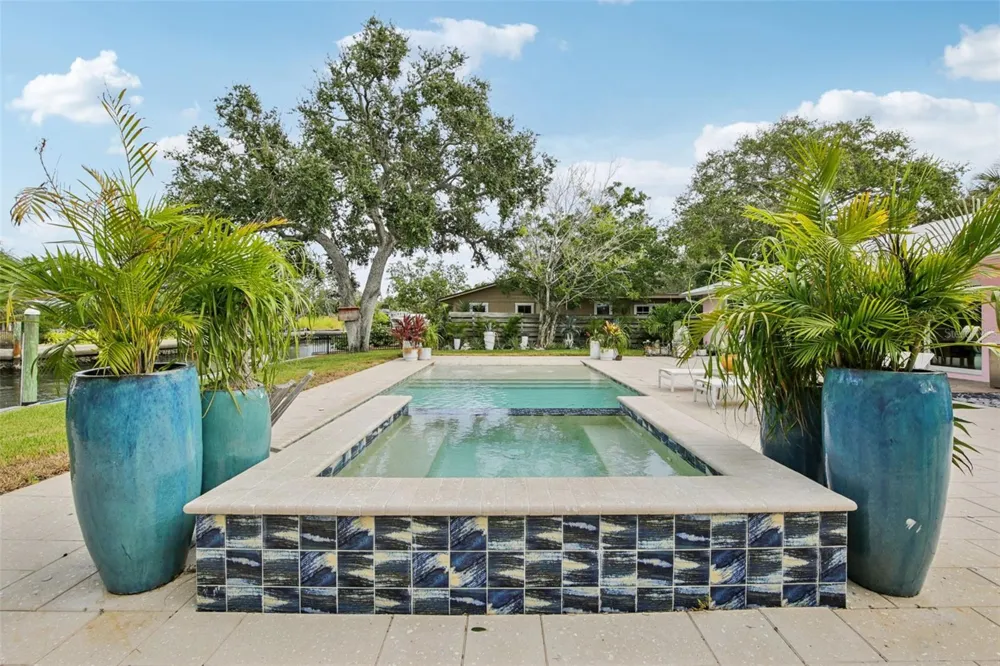 613 BUTTONWOOD DRIVE Longboat Key, FL 34228