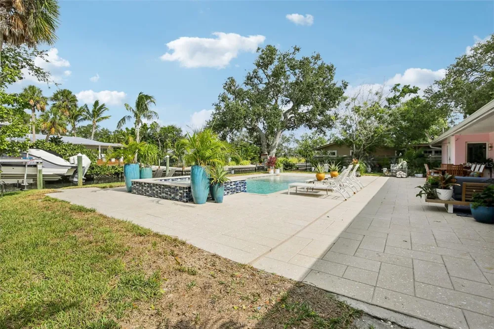 613 BUTTONWOOD DRIVE Longboat Key, FL 34228