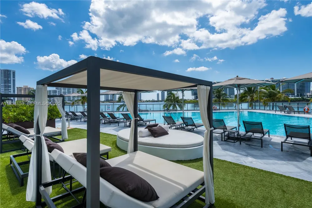 3250 NE 188th St #601 Aventura, FL 33180