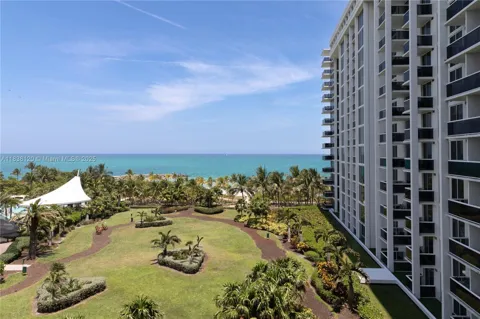 10275 Collins Ave #634