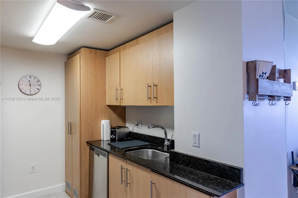 10275 Collins Ave #634 Bal Harbour, FL 33154