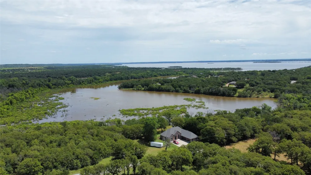 Comewell Court Runaway Bay, TX 76426