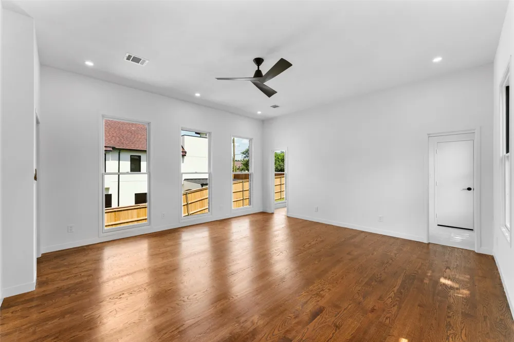 3110 W Jefferson Boulevard Dallas, TX 75211