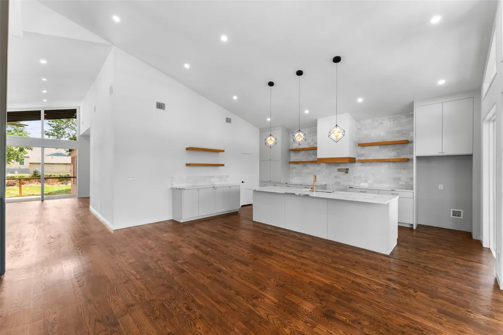 3110 W Jefferson Boulevard Dallas, TX 75211