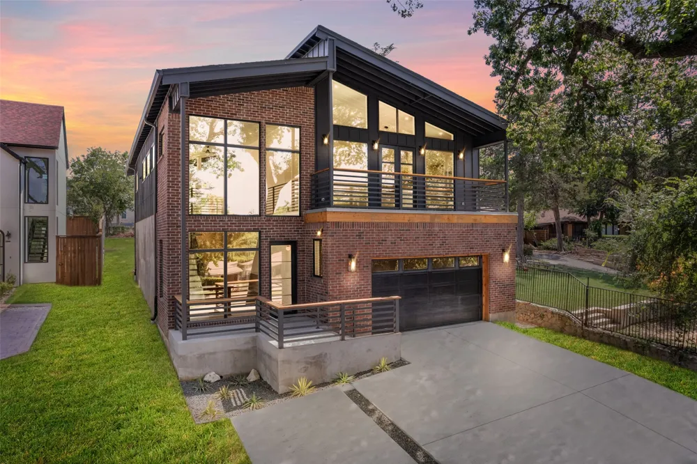 3110 W Jefferson Boulevard Dallas, TX 75211