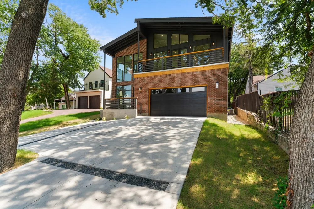 3110 W Jefferson Boulevard Dallas, TX 75211