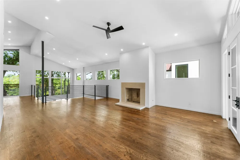 3110 W Jefferson Boulevard Dallas, TX 75211