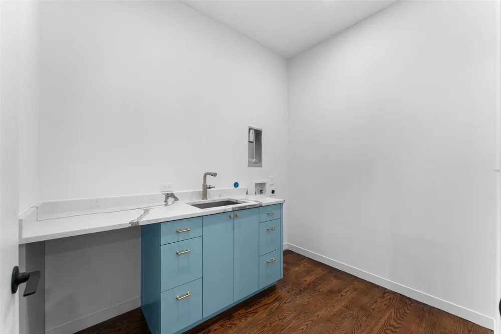 3110 W Jefferson Boulevard Dallas, TX 75211