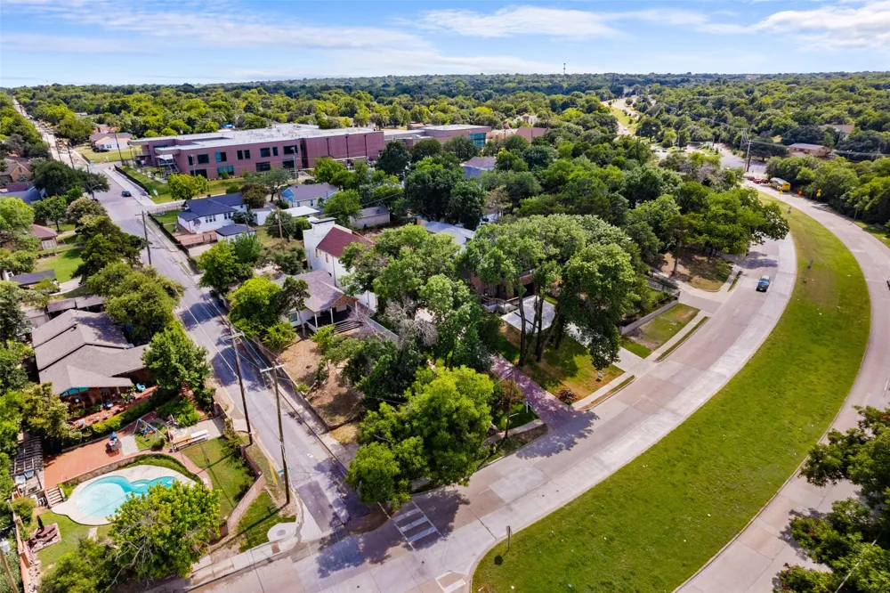 3110 W Jefferson Boulevard Dallas, TX 75211