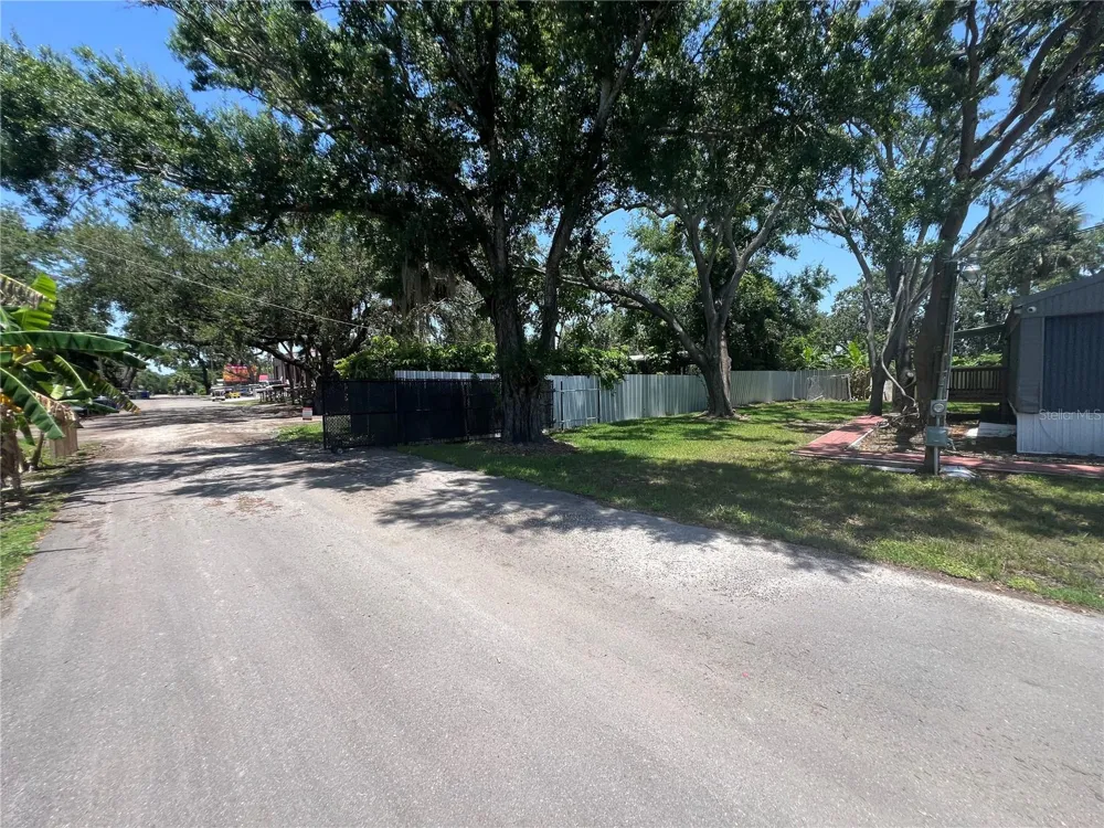 11224 RESTWOOD DRIVE Gibsonton, FL 33534