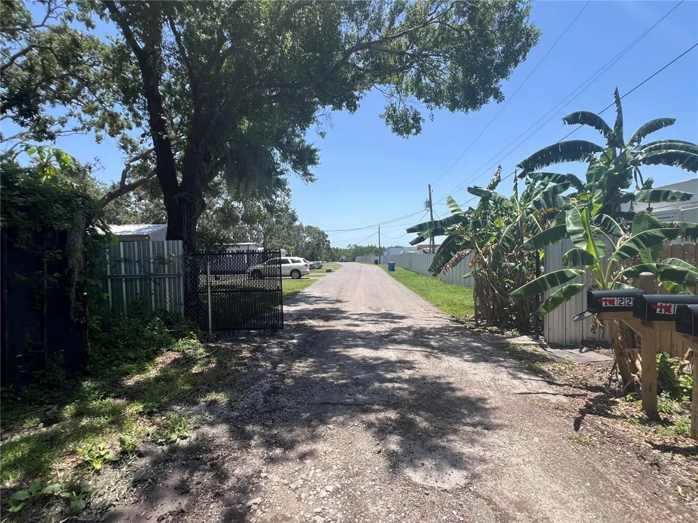 11224 RESTWOOD DRIVE Gibsonton, FL 33534