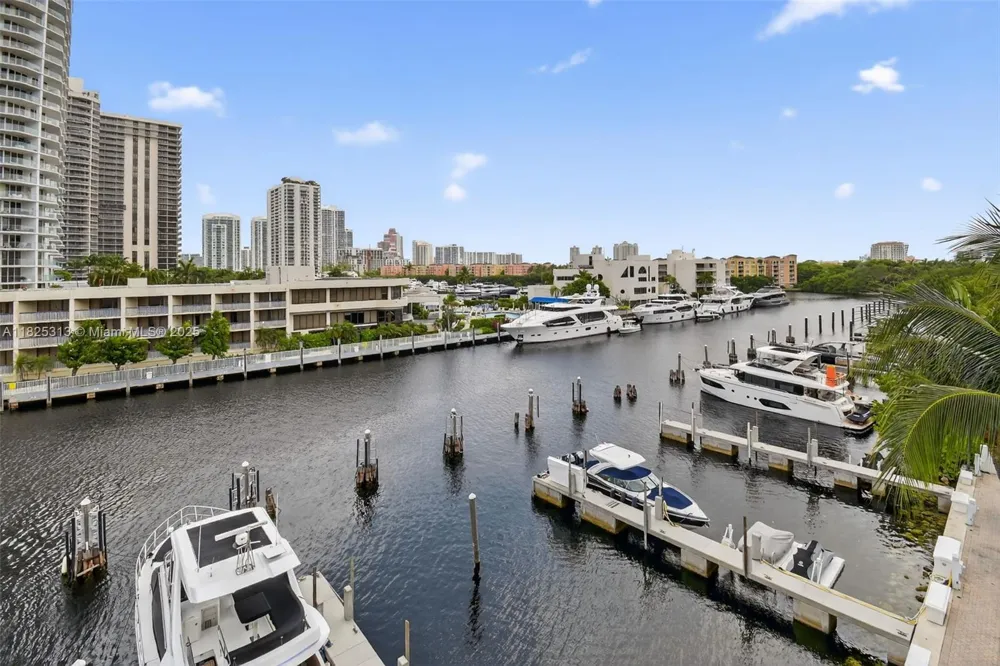 19925 NE 39th PL Boat Slip #14 Aventura, FL 33180