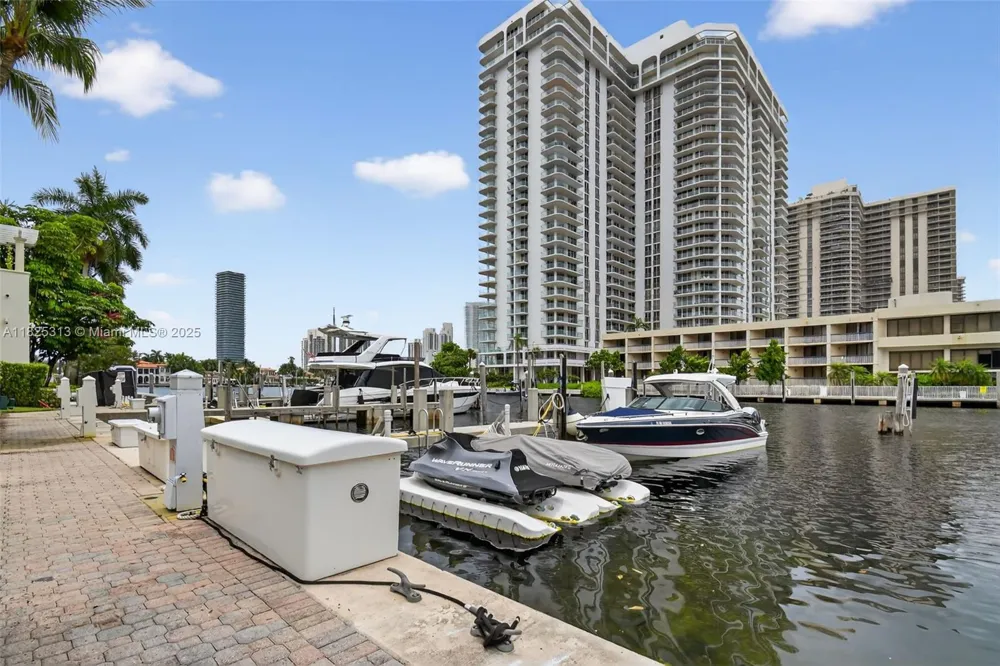 19925 NE 39th PL Boat Slip #14 Aventura, FL 33180