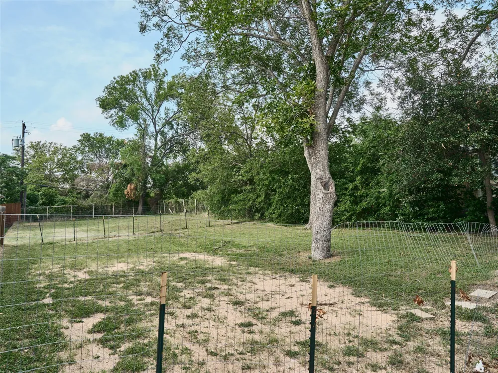 2817 E 22nd Street Austin, TX 78722