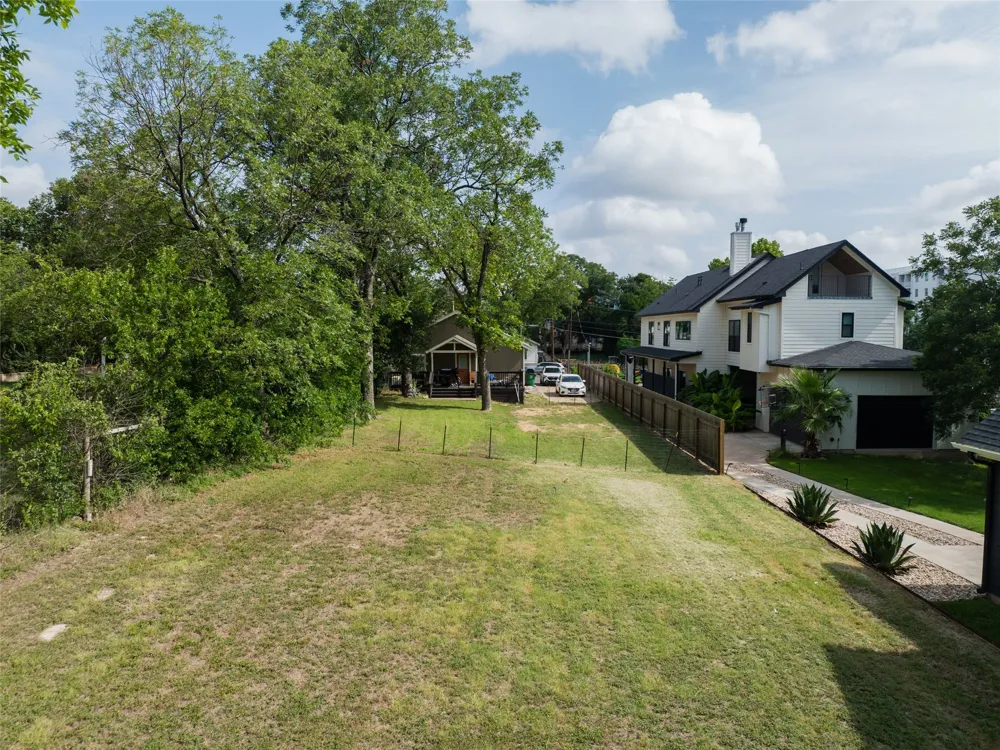 2817 E 22nd Street Austin, TX 78722