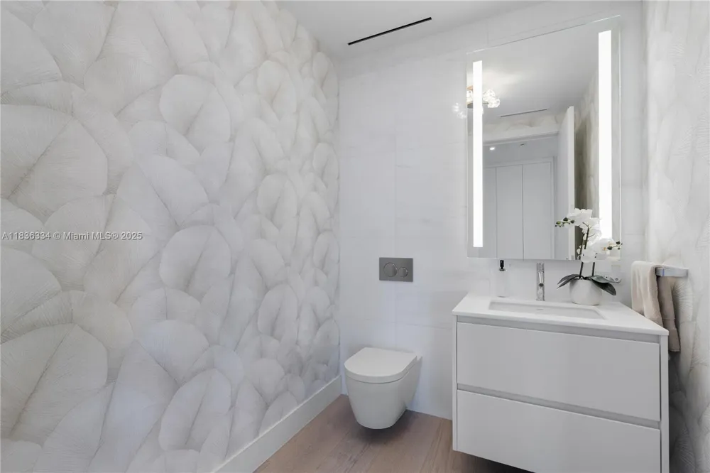 300 Biscayne Blvd way #4707 Miami, FL 33131