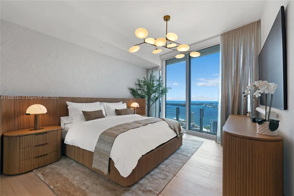 300 Biscayne Blvd way #4707 Miami, FL 33131