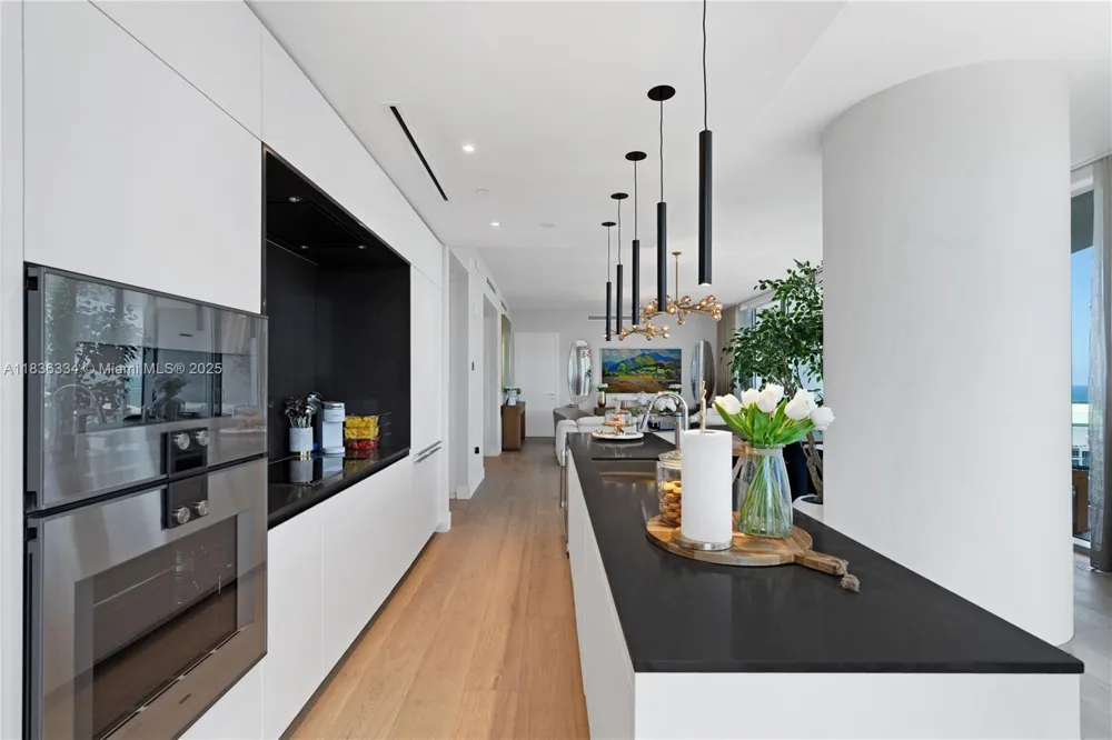 300 Biscayne Blvd way #4707 Miami, FL 33131