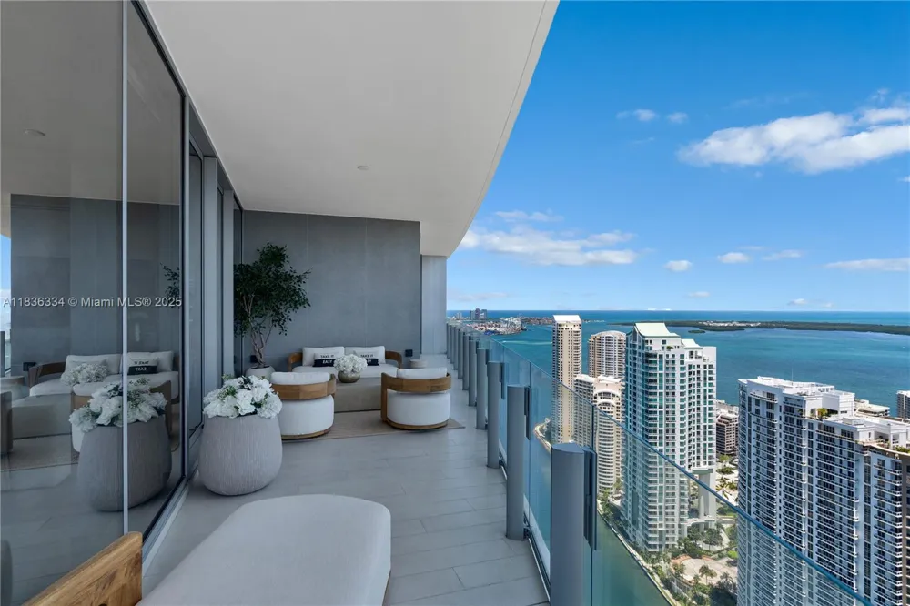 300 Biscayne Blvd way #4707 Miami, FL 33131