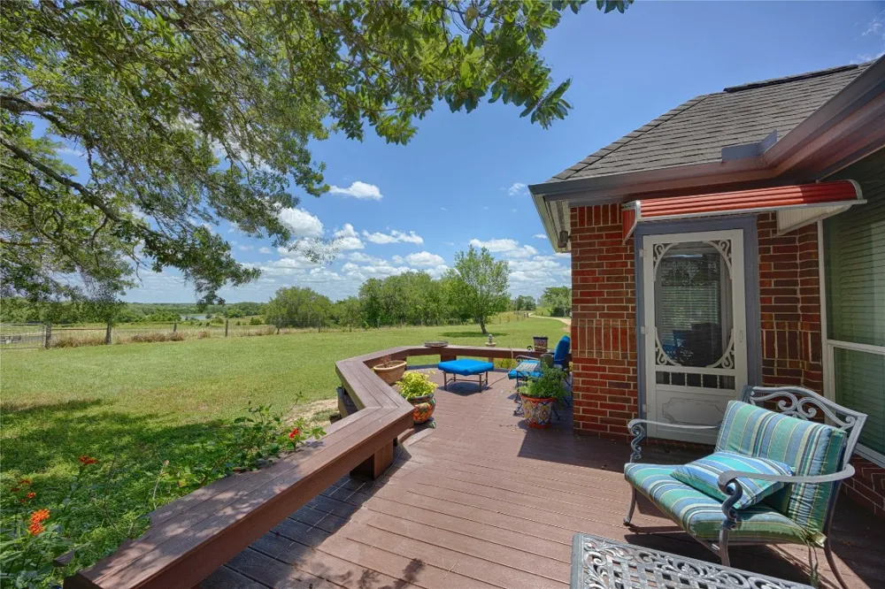 900 Schulze Road Schulenburg, TX 78949