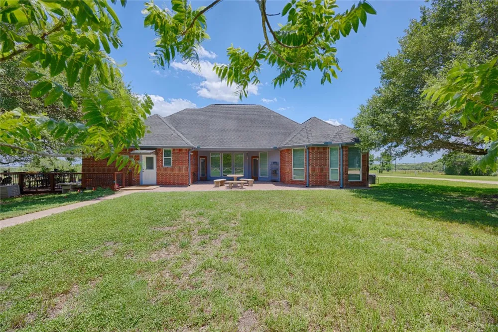 900 Schulze Road Schulenburg, TX 78949
