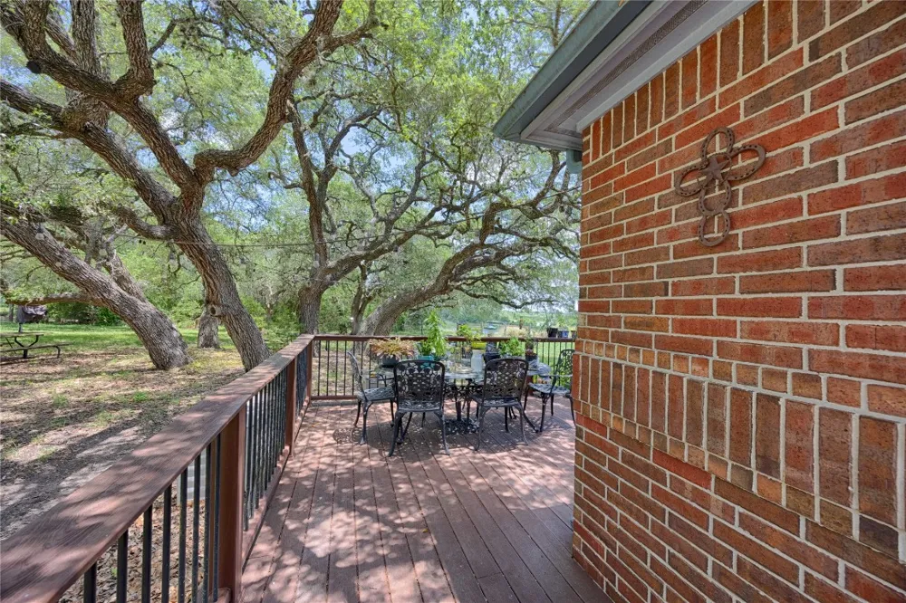 900 Schulze Road Schulenburg, TX 78949