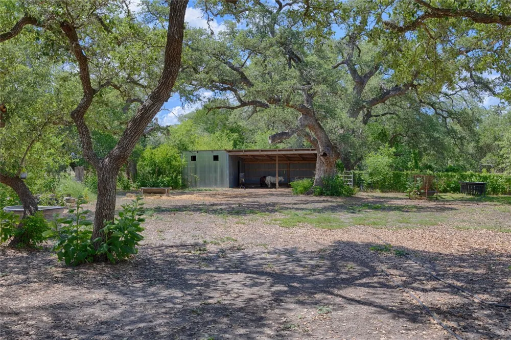 900 Schulze Road Schulenburg, TX 78949