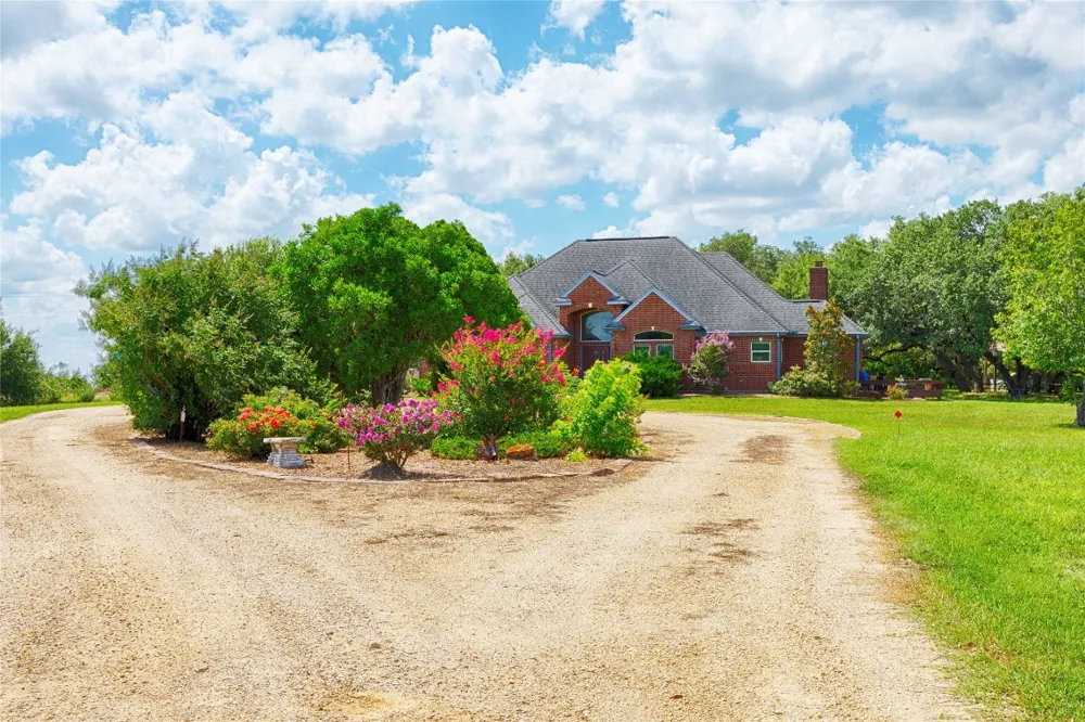 900 Schulze Road Schulenburg, TX 78949