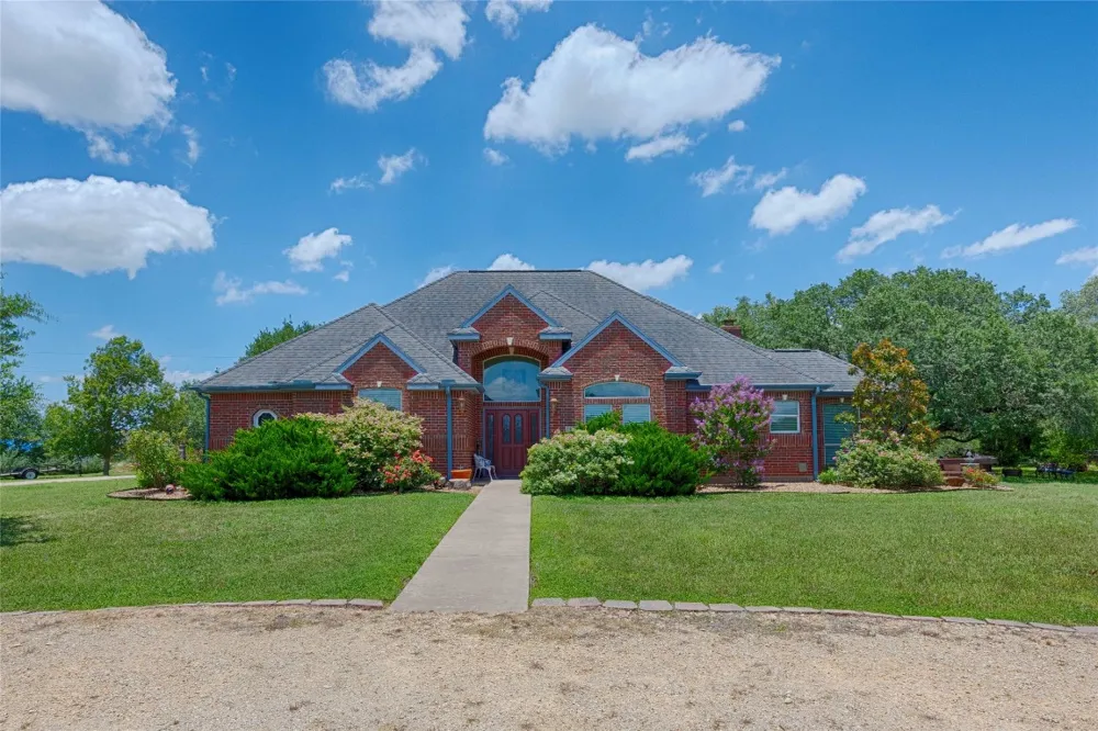 900 Schulze Road Schulenburg, TX 78949