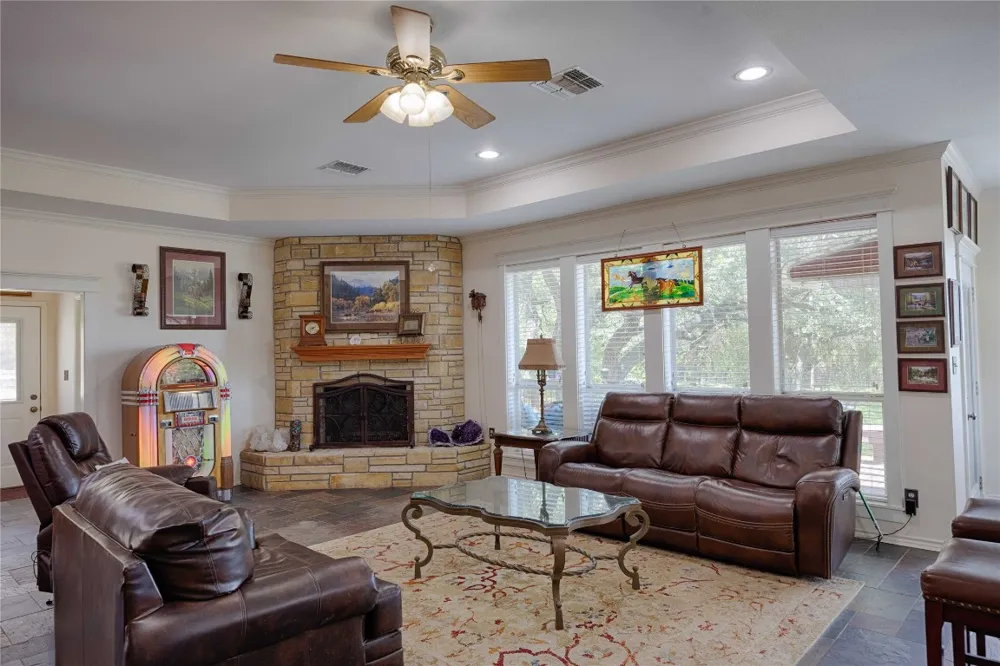 900 Schulze Road Schulenburg, TX 78949