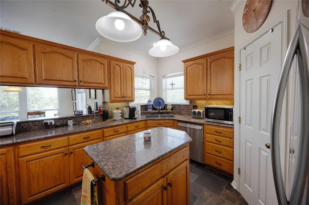 900 Schulze Road Schulenburg, TX 78949