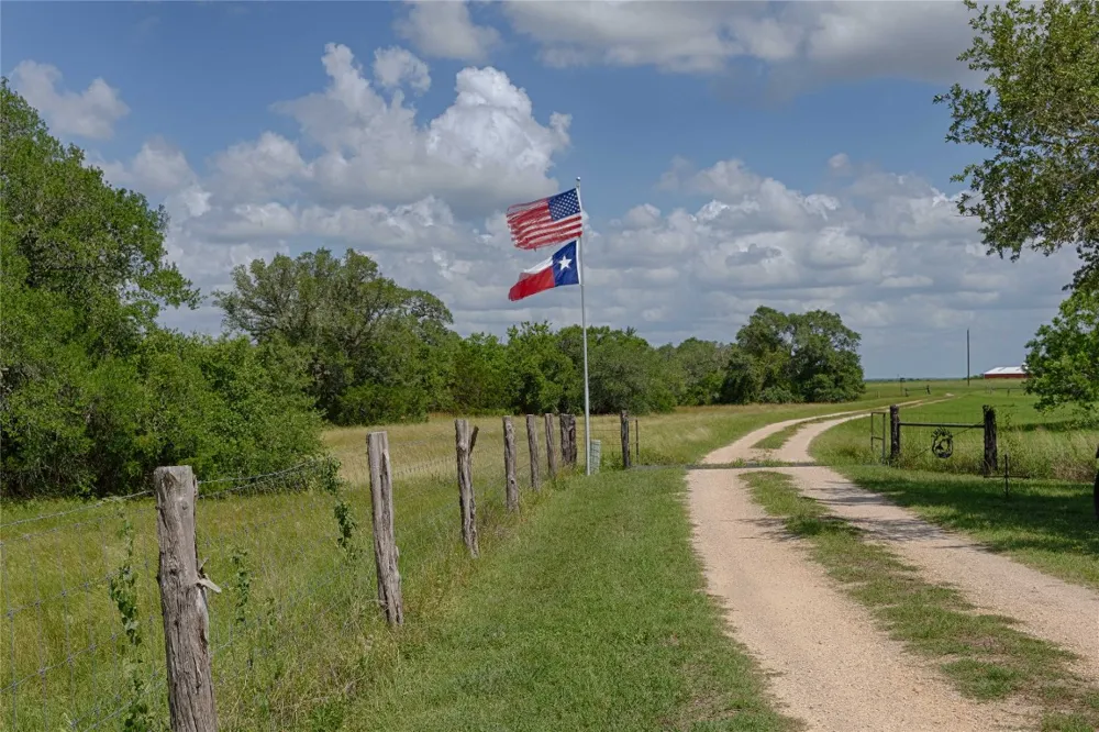 900 Schulze Road Schulenburg, TX 78949