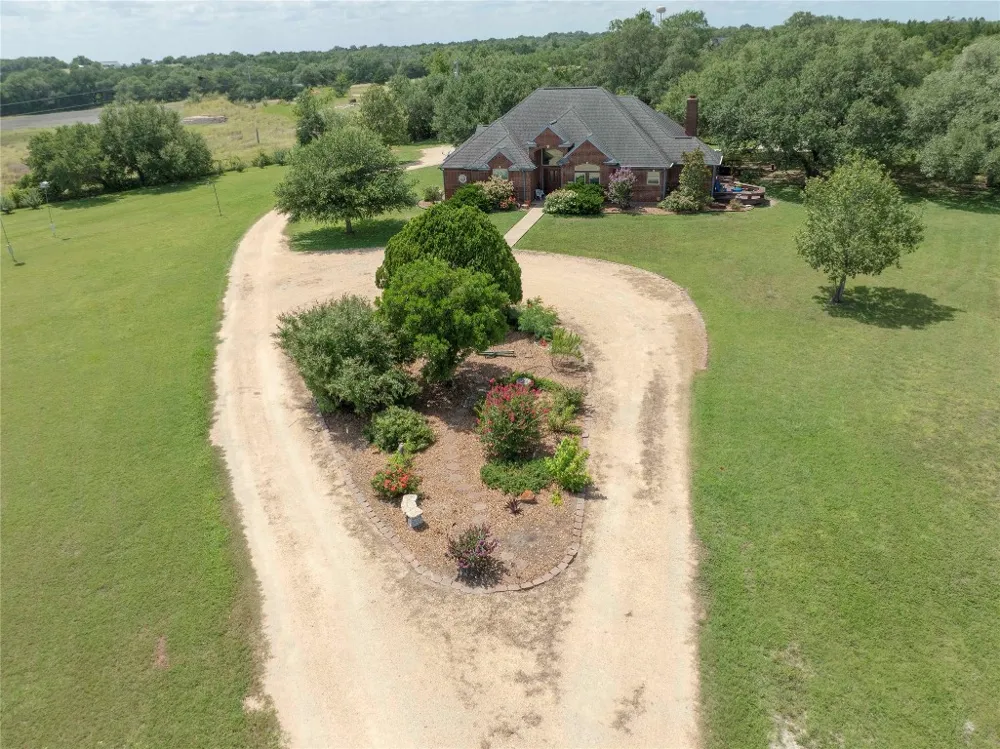 900 Schulze Road Schulenburg, TX 78949