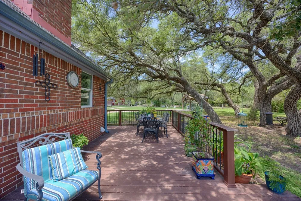 900 Schulze Road Schulenburg, TX 78949